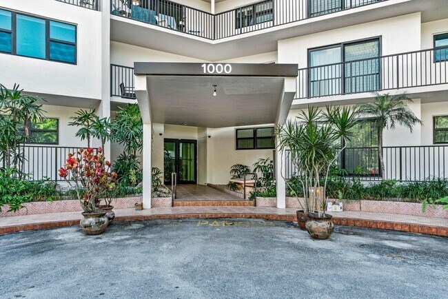 Building Photo - 1000 River Reach Dr