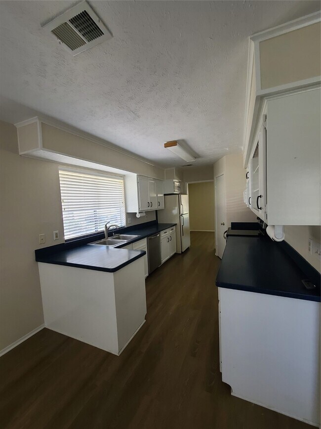 Building Photo - 3706 Hill Springs Dr