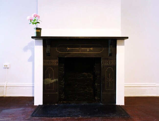 Antique Detailing - 2 N 1st St