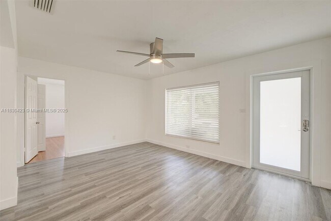 Foto del edificio - 638 SW 5th Ave