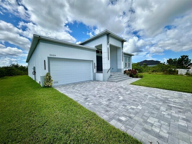 Building Photo - 15109 Aquarius Cir