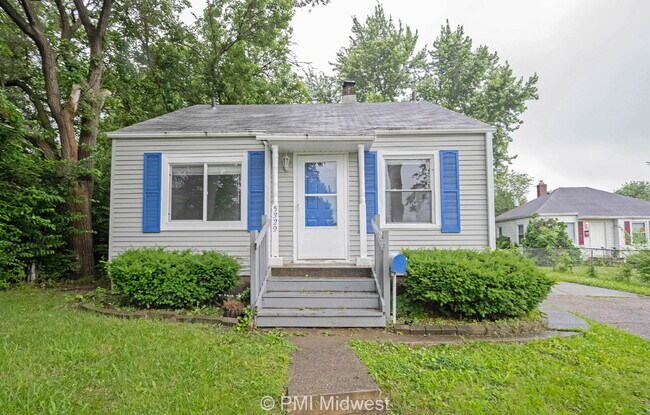 Foto del edificio - "Cozy 2-Bedroom Gem in Indianapolis – Your...