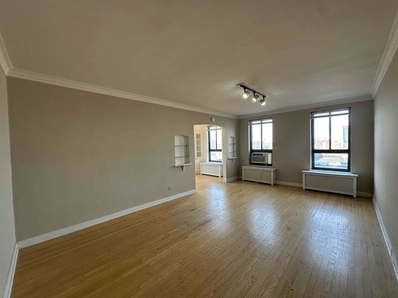 Foto principal - 1720 E Capitol Dr