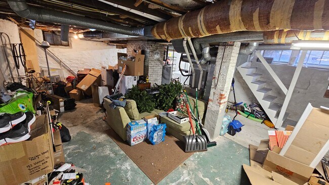 Building Photo - Single-Family House in brighton, Central H...