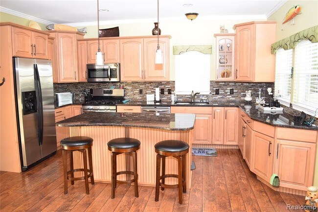 Foto del edificio - 39046 Lakeshore Dr