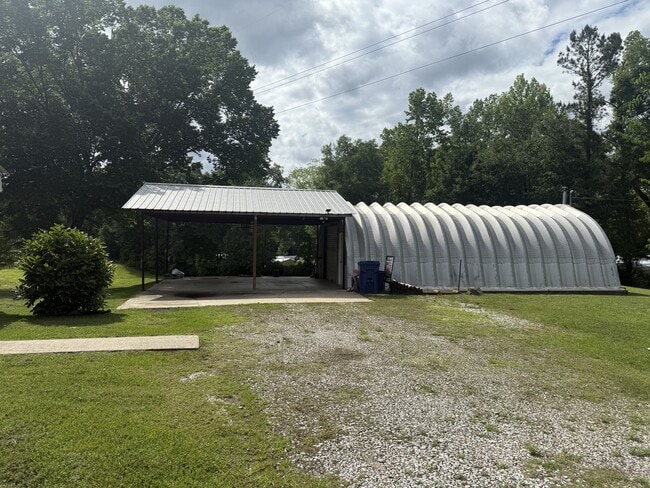 Building Photo - 3006 Valley Rd