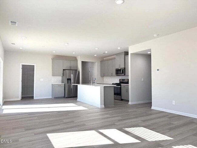 Foto del edificio - 180 White Birch Ln