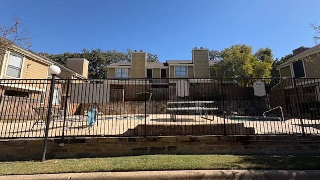 Building Photo - 2 Story Condo