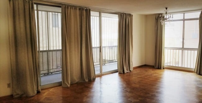 Foto del edificio - Luxurious 2 Bedroom, 2 Bath Condo in the Heart of Prime Hollywood