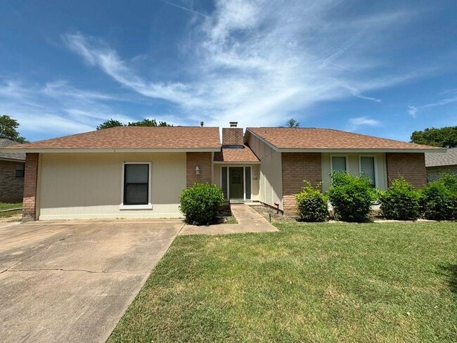 Building Photo - 710 Andover Dr