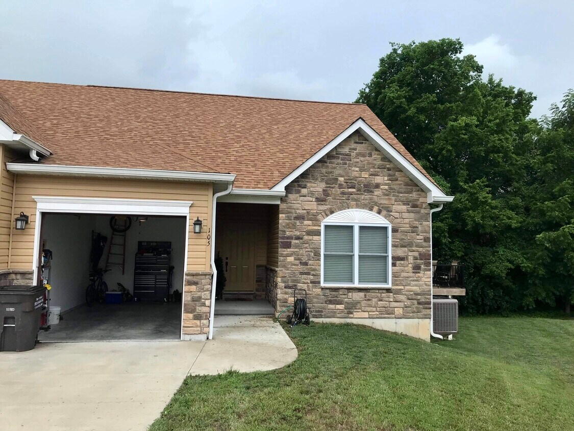105 Pebble Creek Ct, Washington, MO 63090 Townhouse for Rent in