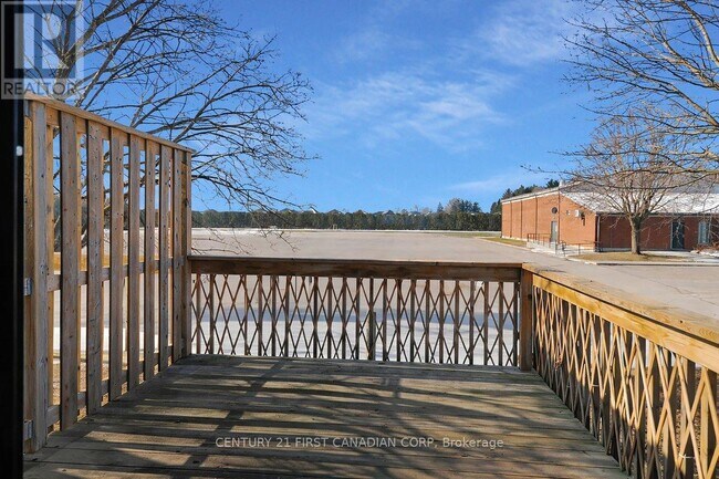 Photo du bâtiment - 601 Lions Park Dr