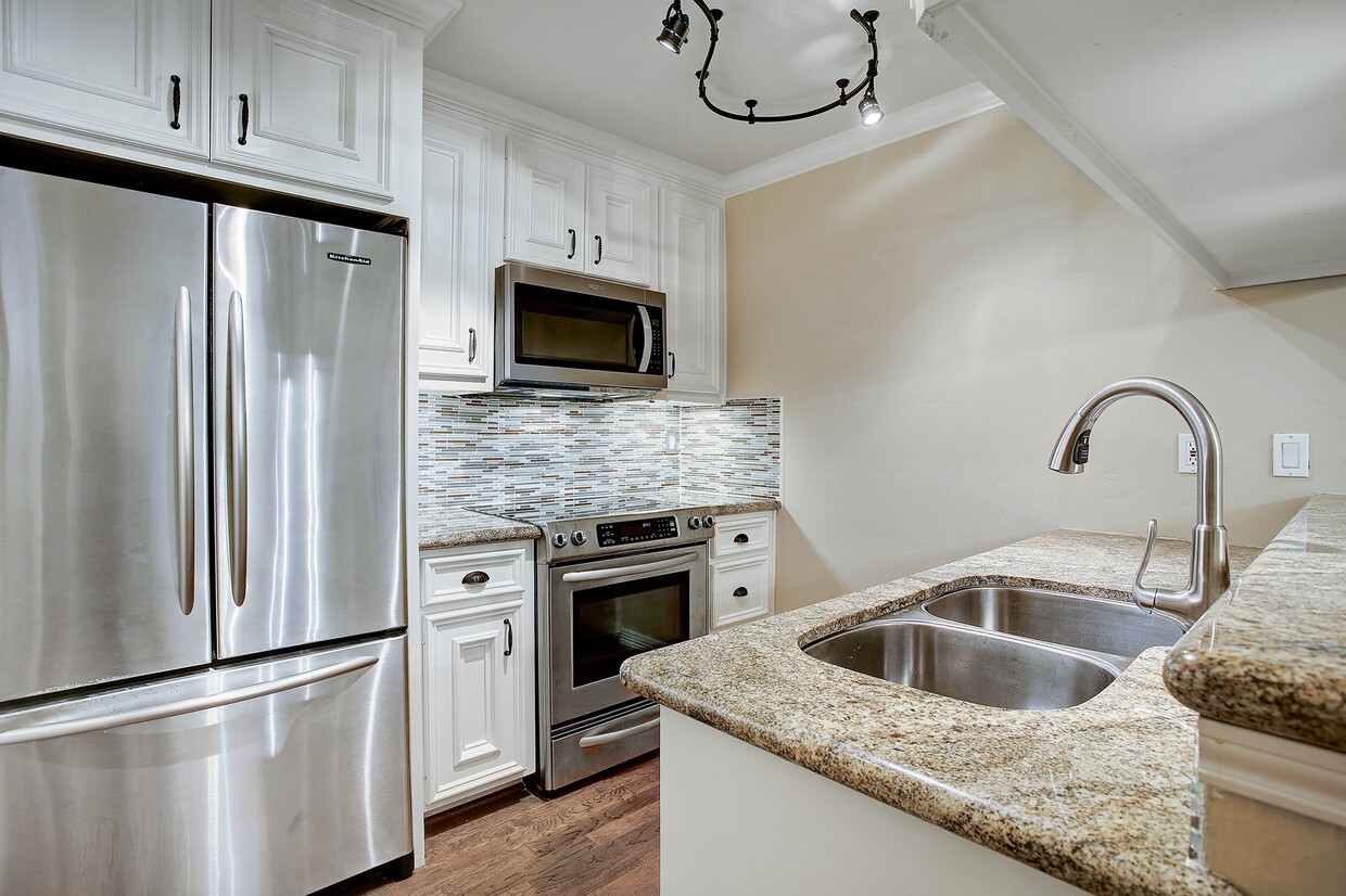 Primary Photo - 1601 S Shepherd Dr