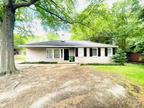 Building Photo - 2169 Meadowlane Dr