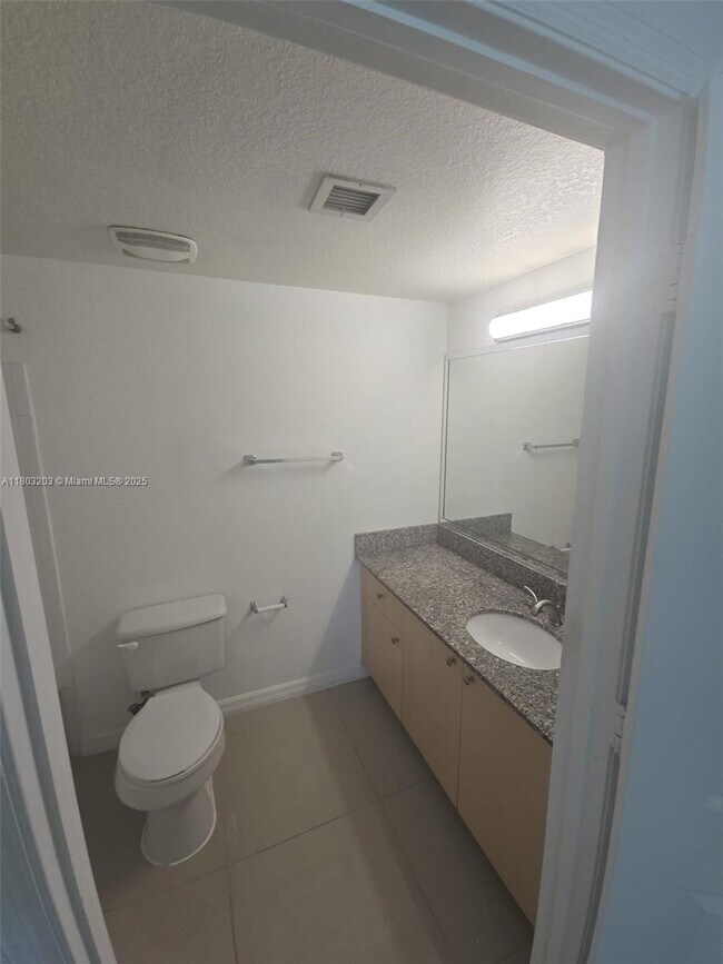 Foto del edificio - 2501 Centergate Dr