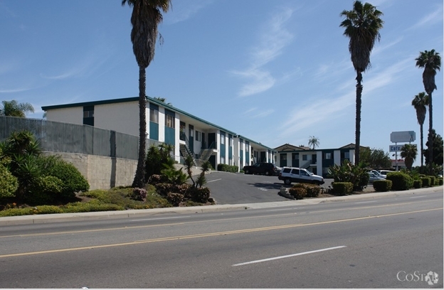 1735 E Plaza Apartments - Casa Toledo Apartments