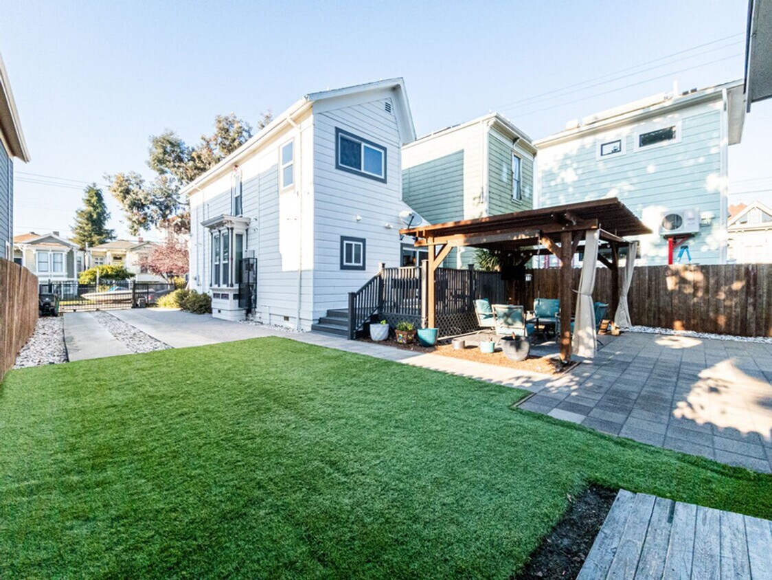 Foto principal - 882 Wood St