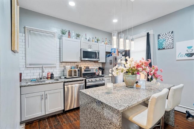 Building Photo - 249-251 Orms St