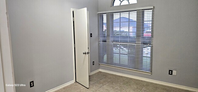 Building Photo - 6701 Riding Wind Dr