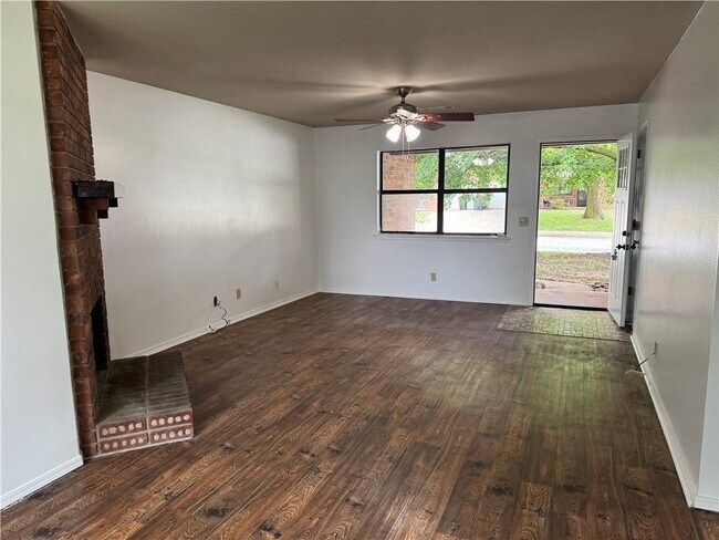 Building Photo - 2700 McMillan Dr