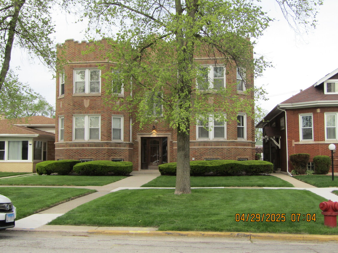 Foto principal - 7730 S Michigan Ave