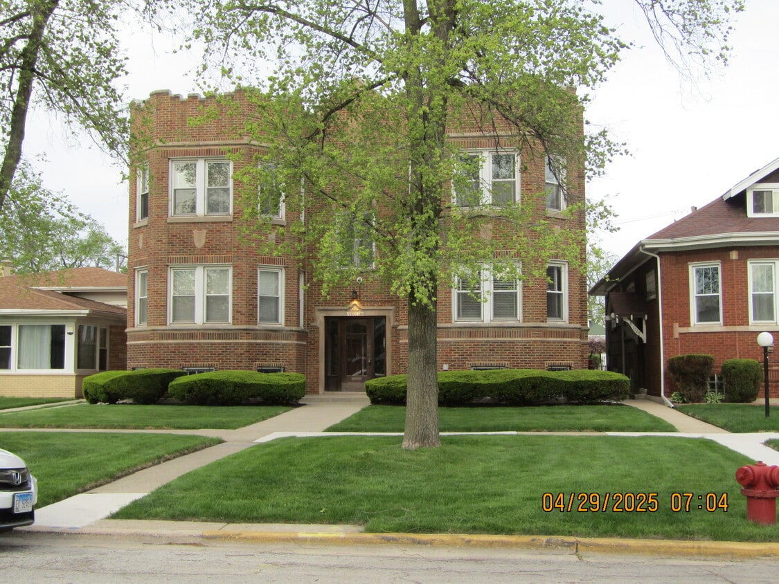 Primary Photo - 7730 S Michigan Ave