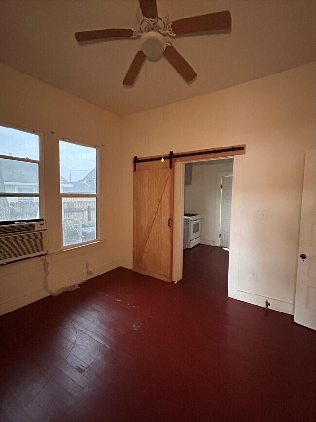 Foto del edificio - 6737 Ave E