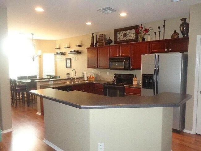 Building Photo - 14660 W Gelding Dr
