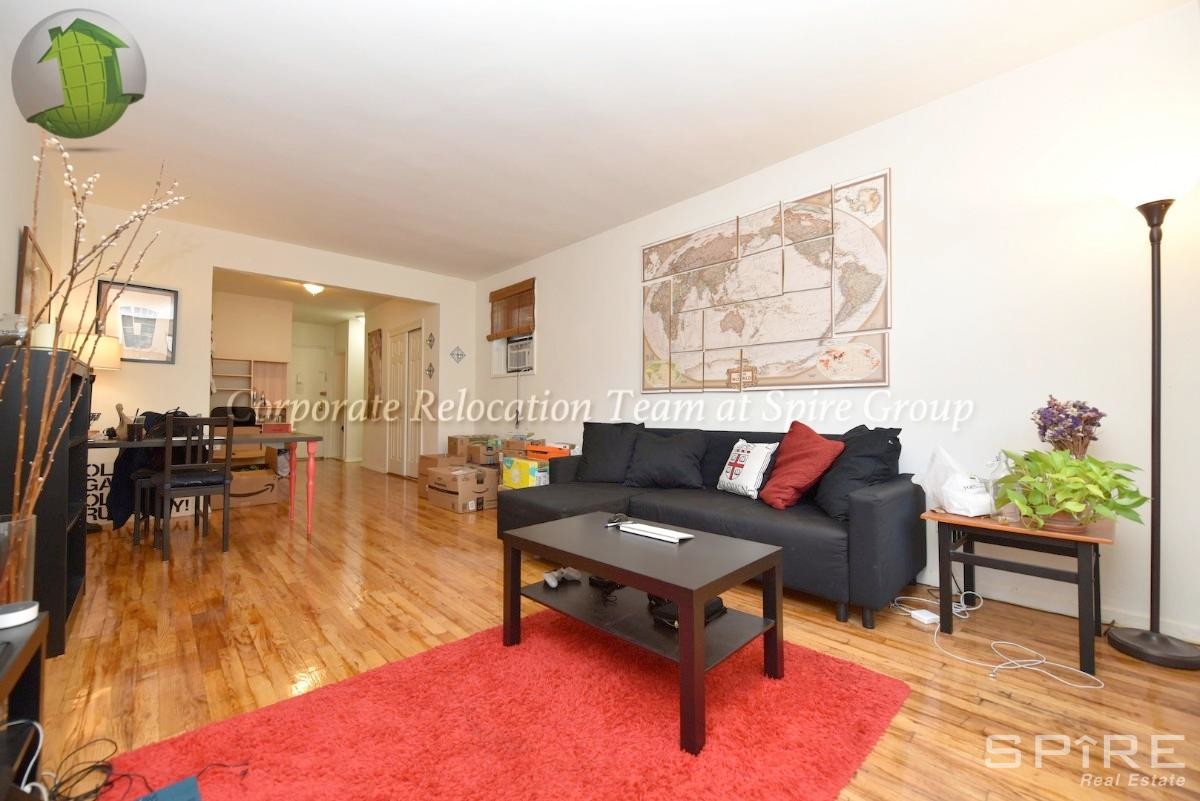 Foto principal - 3091 Crescent St