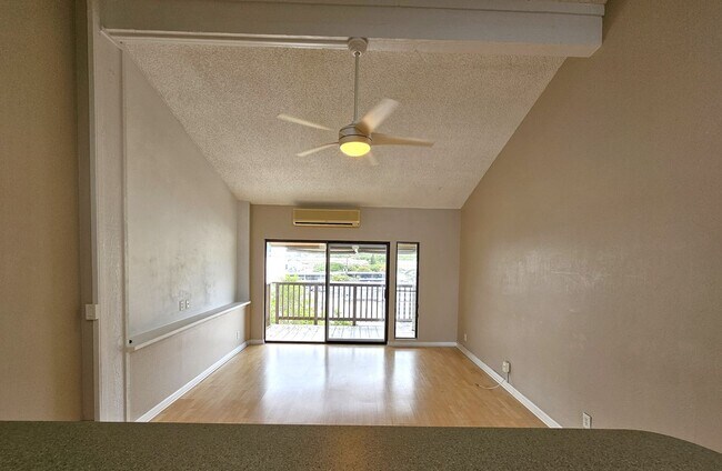 Building Photo - Puu Alii 3 bed, 2 bath with AC and garage!