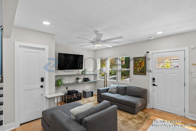 Foto del edificio - 3473 Birdsall Ave