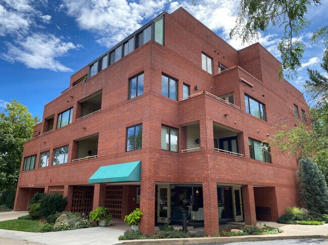 Building Photo - 624 Pearl St