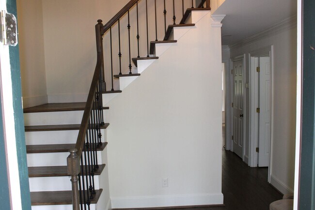 Building Photo - 325 Breakwater Ridge