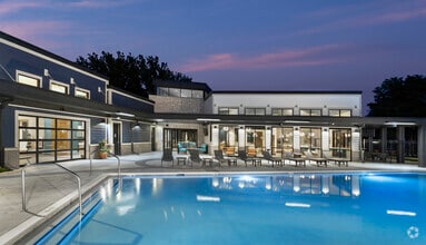 Salt Water Pool - Winwood Apartments