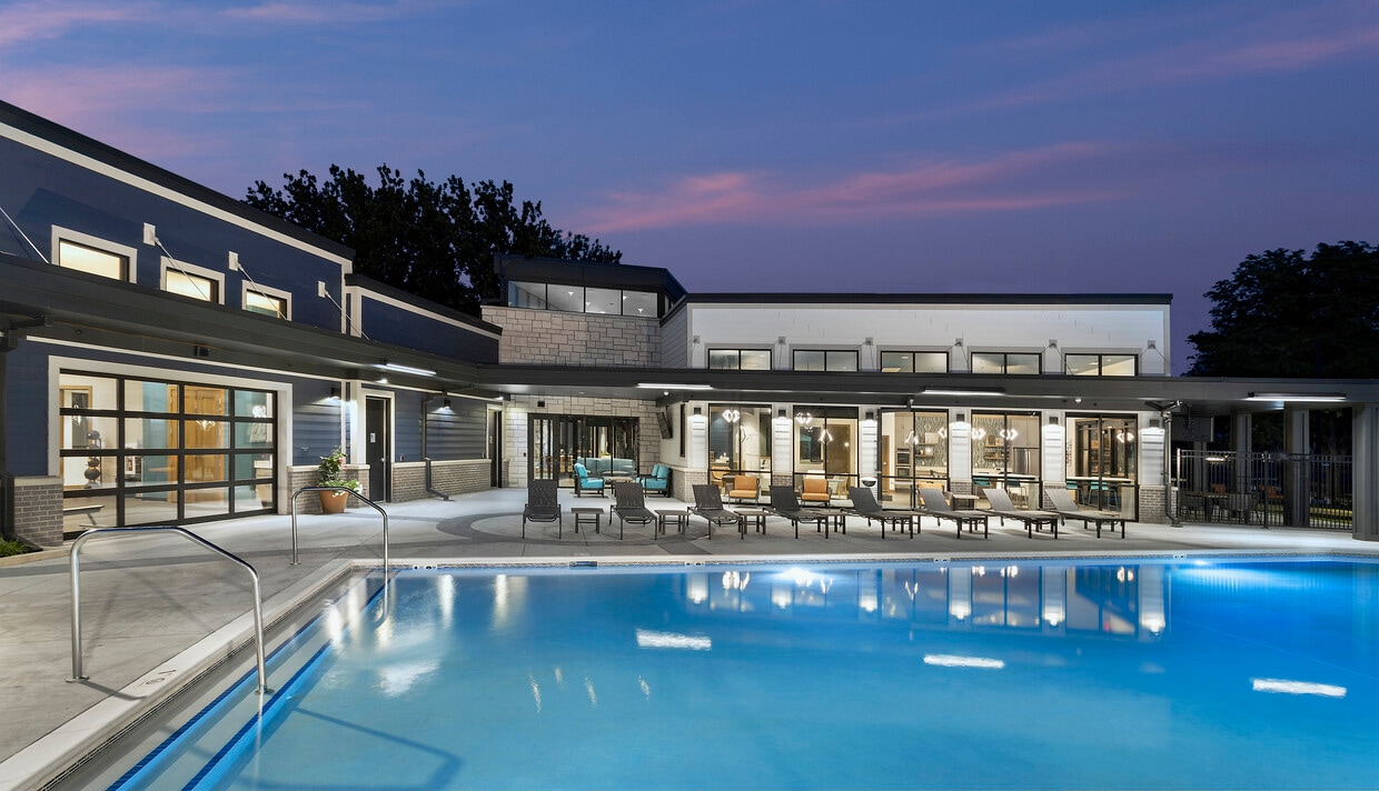 Salt Water Pool - Winwood Apartments
