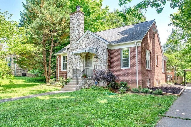 Foto del edificio - Charming 2 bedroom house in South Knox!
