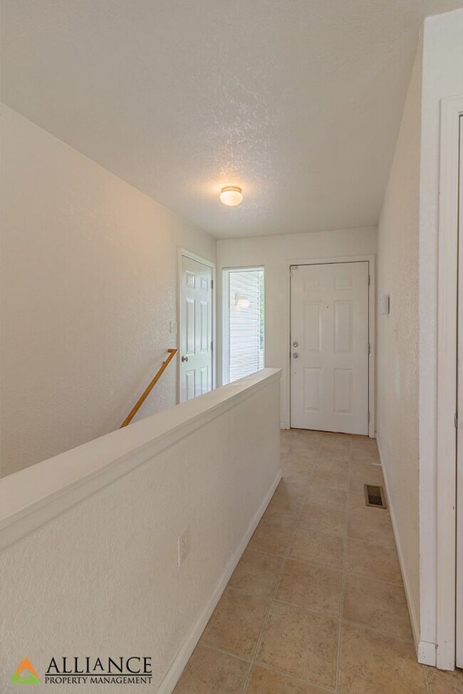 Foto del edificio - Balcony & Walkout Basement!