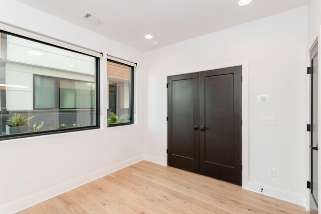 Foto del edificio - 536 Flat Shoals Ave SE