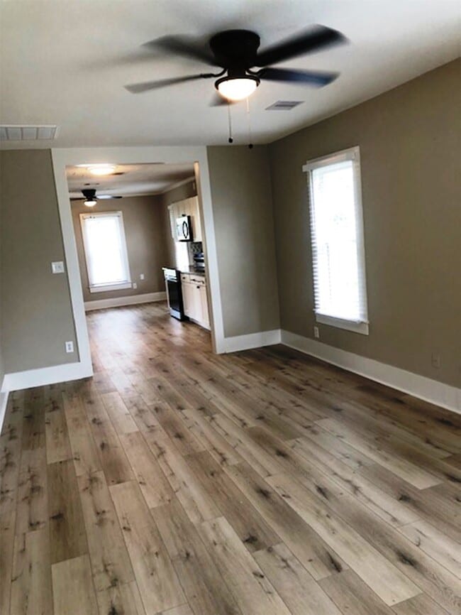 Building Photo - 3022 School St