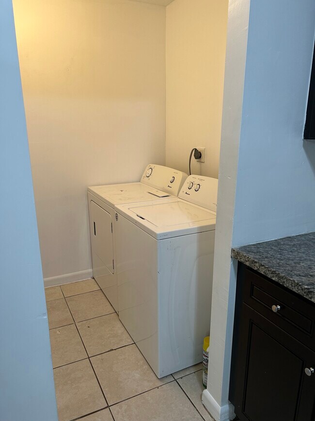 Foto del edificio - 5719 NW 27th Ct