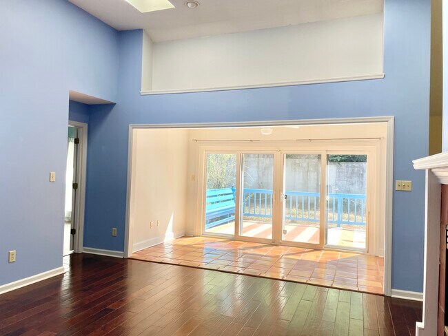 Foto del edificio - 3142 Summerchase Pl
