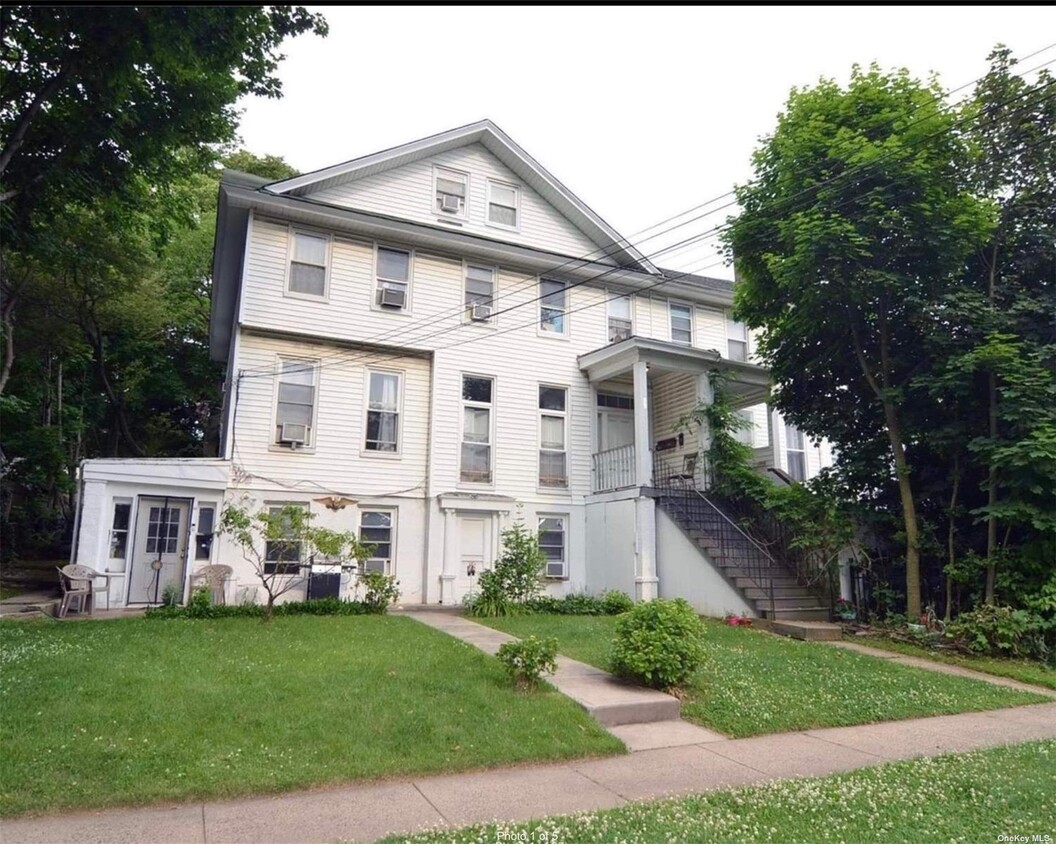 Primary Photo - 33 Carlton Ave