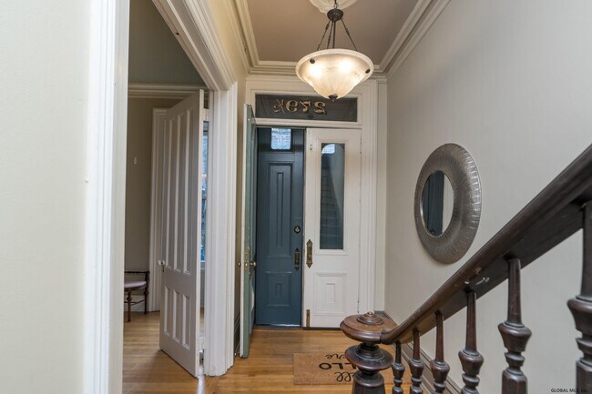 Foto del edificio - 279.5 Hudson Ave