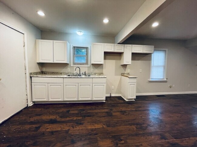 Building Photo - Beautiful two bedroom Warren house for rent.
