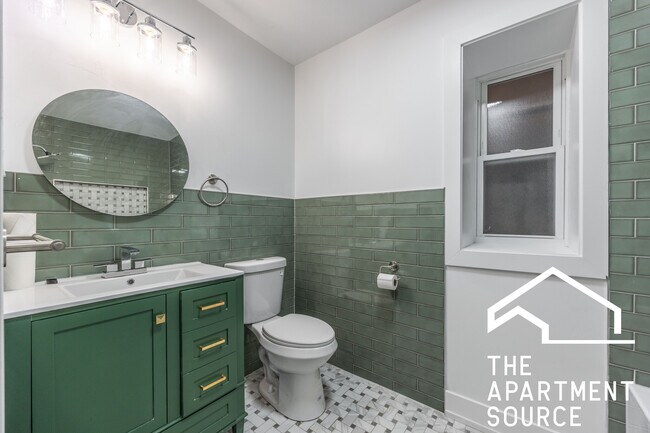 Photo - 3328 W Congress Pkwy Apartment