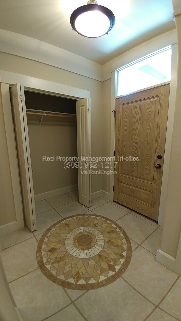 Foto del edificio - 459 Columbia Point Dr