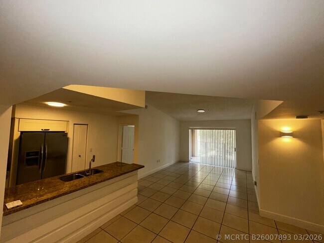 Foto del edificio - 2103 Renaissance Blvd