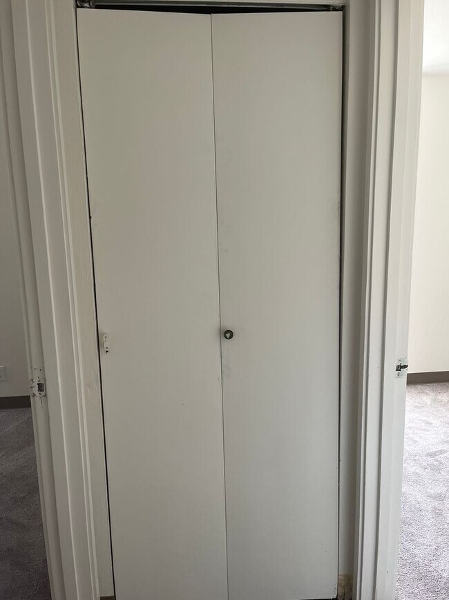 Foto del edificio - Rare 3 bedroom unit with 2 parking stalls