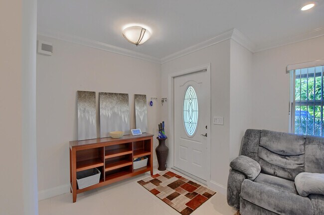 Building Photo - 2815 Cormorant Rd