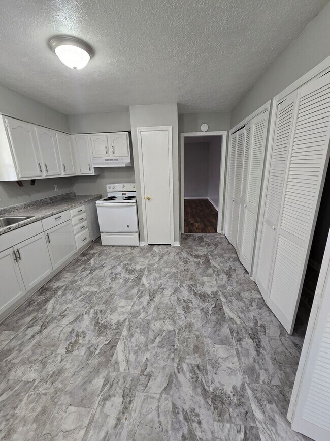 Building Photo - Two Bedroom Duplex in Lawrence Township ne...